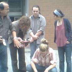 Jean-Pierre Huet et les étudiants de l'atelier de photographie à sténopé, mini digital camera [Bluetech], juin 2008.